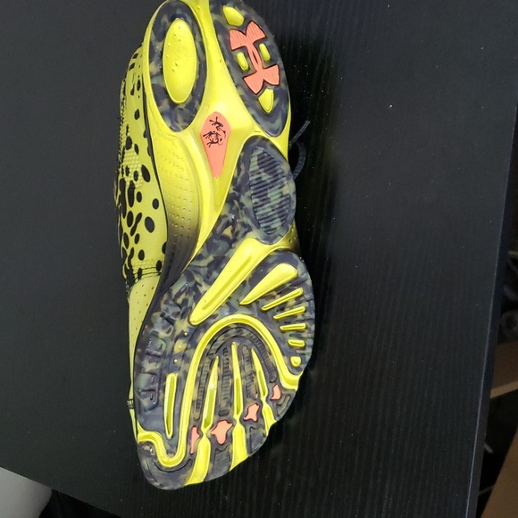 Under armour Micro G Toxic 6 Poison frog. sz 9.5 Pre-owned. Yellow & black - Picture 8 of 10
